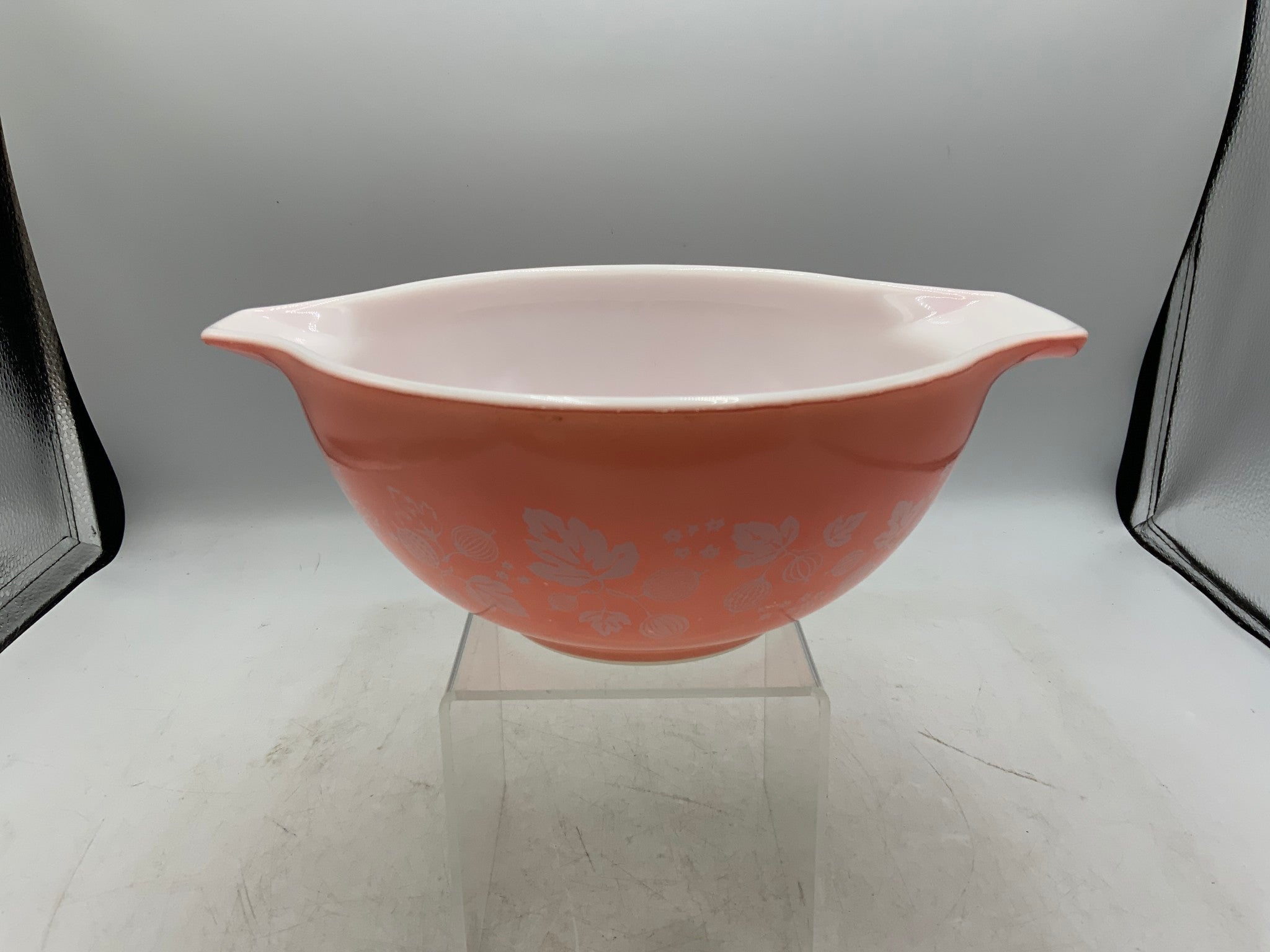 Pyrex Gooseberry 1.5 qt Cinderella Bowl